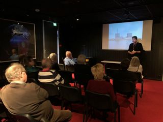 Christer Jönsson berättade för en liten grupp medlemmar i Sydsvenskans Seniorklubb om verkets historia och dess kommande rivning